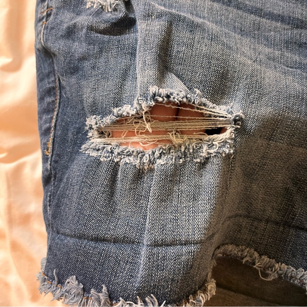 Torrid Medium Wash Distressed Blue Denim Shorts - 18 - Picture 9 of 12